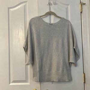 Tommy Bahama Dolman Sleeve 3/4 Sleeve Lightweight Sweater. Size M in Lt. Gray